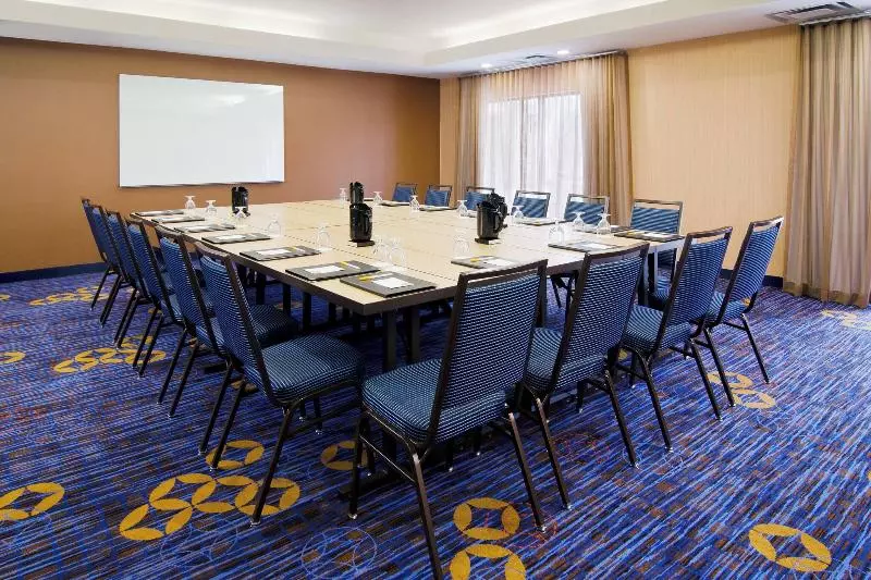 فندق Courtyard St. Louis Airport/earth City