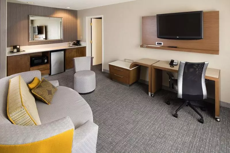 فندق Courtyard St. Louis Airport/earth City