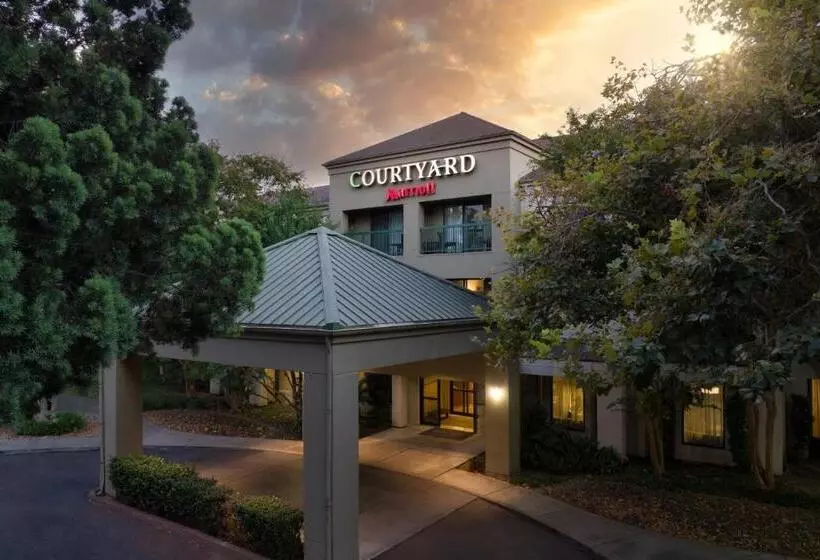 فندق Courtyard By Marriott Stockton