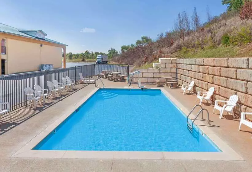 호텔 Days Inn By Wyndham Lenoir City