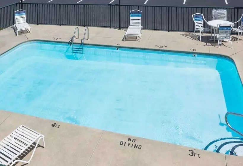 호텔 Days Inn By Wyndham Sanford