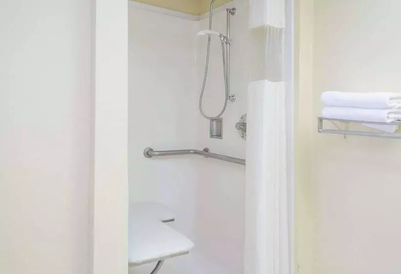 호텔 Days Inn By Wyndham Sanford