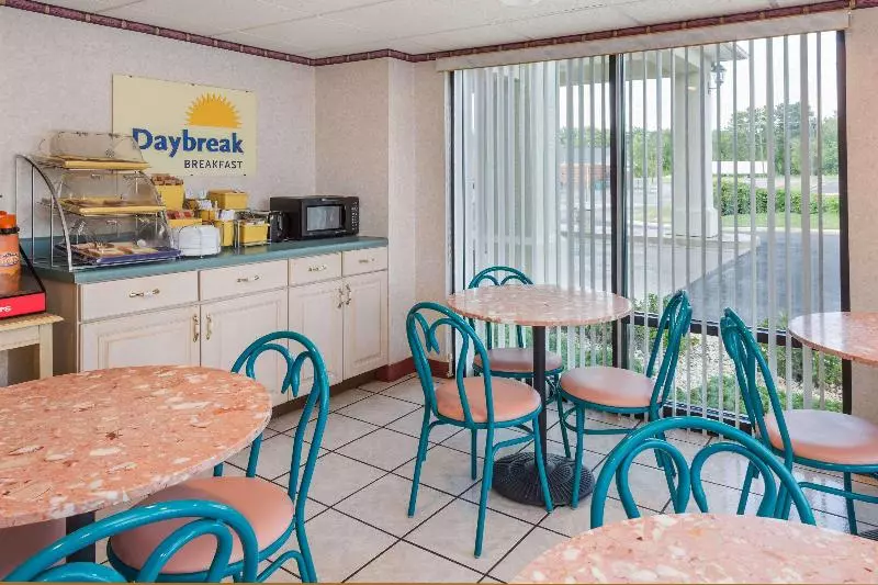 호텔 Days Inn By Wyndham Sanford