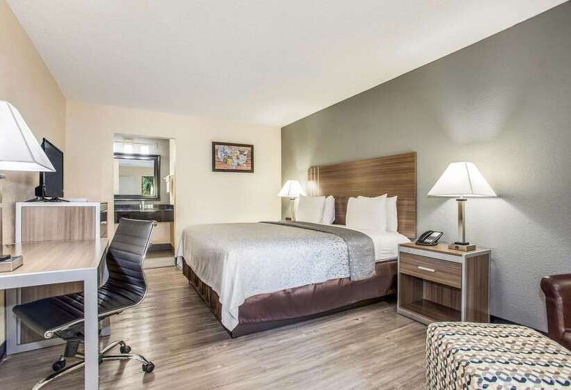 فندق Econo Lodge Coliseum