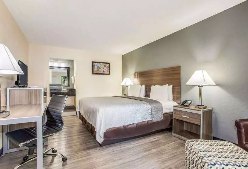 ホテル Econo Lodge Coliseum