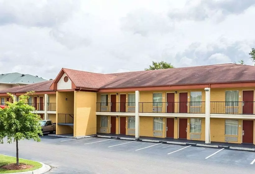 ホテル Econo Lodge Coliseum