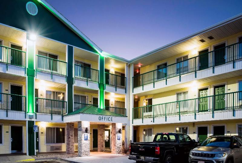 ホテル Hometowne Studios By Red Roof Colorado Springs Airport