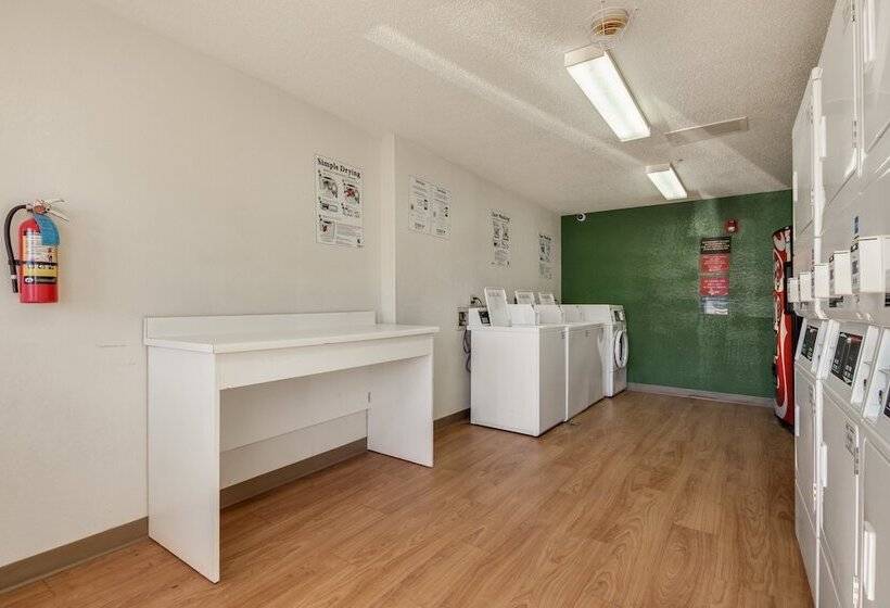 Отель Hometowne Studios By Red Roof Dallas   Mesquite