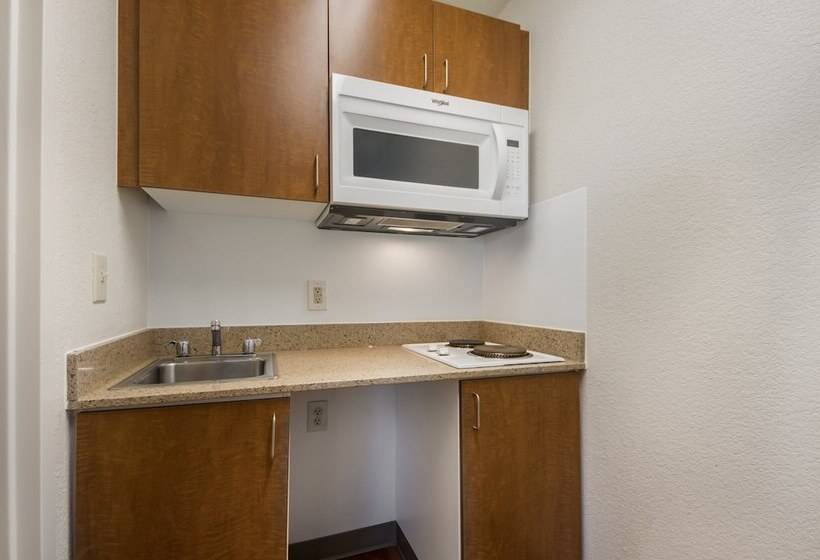 Отель Hometowne Studios By Red Roof Dallas   Mesquite