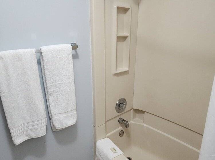 Отель Westspring Inn   Westlake Cleveland