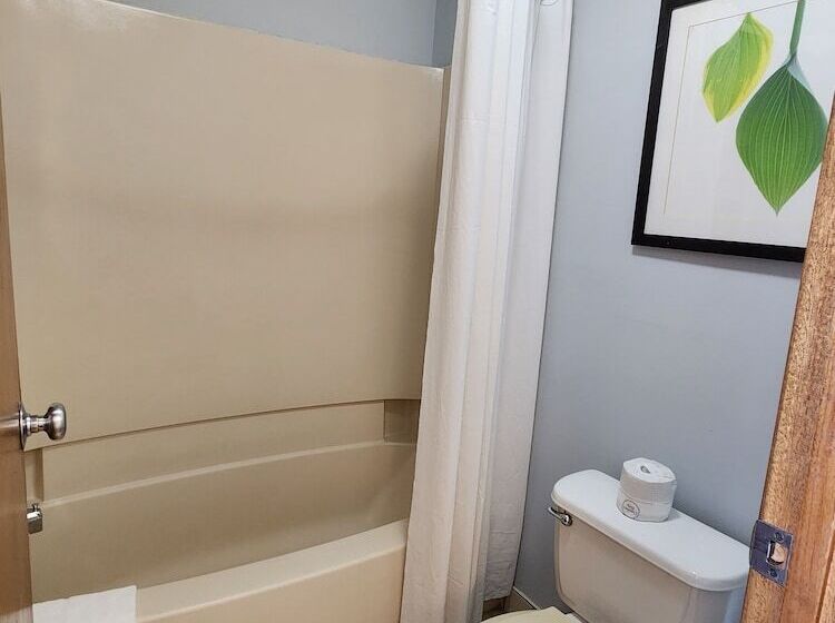 Отель Westspring Inn   Westlake Cleveland