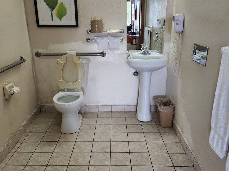 Отель Westspring Inn   Westlake Cleveland