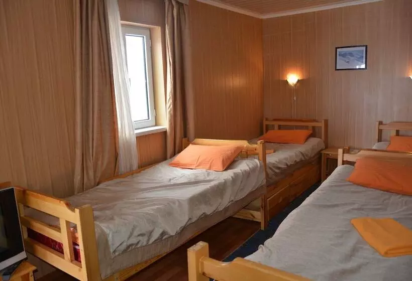 مسافرخانه Too Ashuu