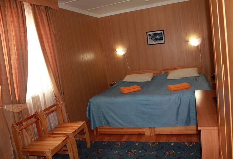 مسافرخانه Too Ashuu