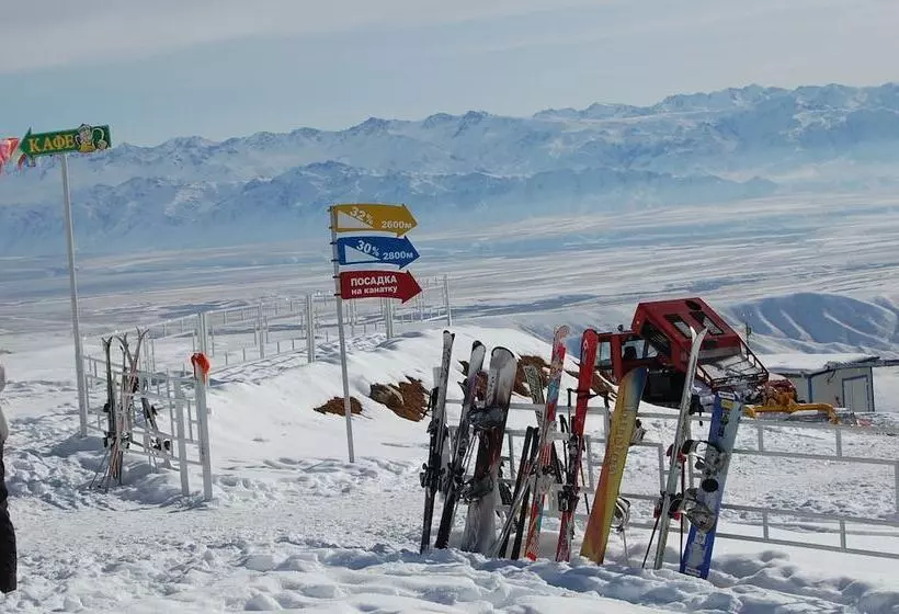 مسافرخانه Too Ashuu