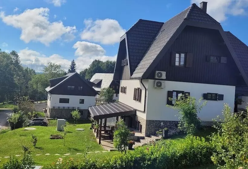 Hotelli B&b Plitvice Lakes Villa Prica