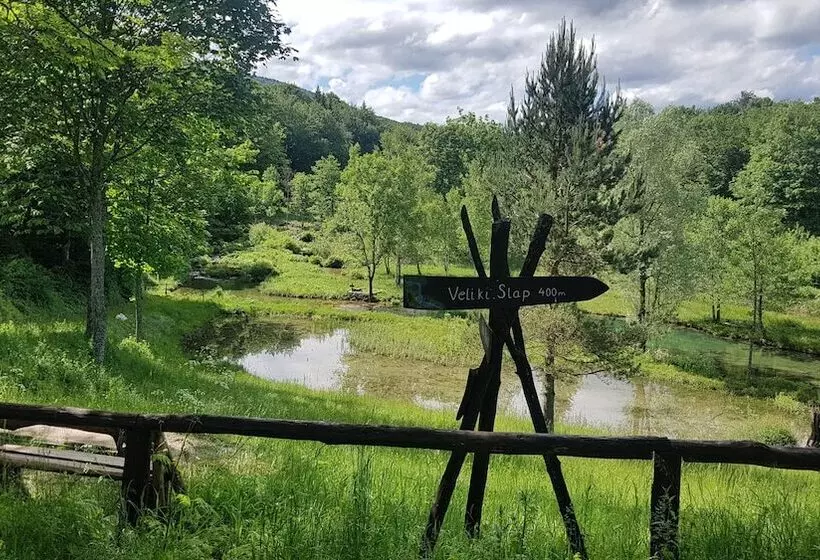 Hotelli B&b Plitvice Lakes Villa Prica