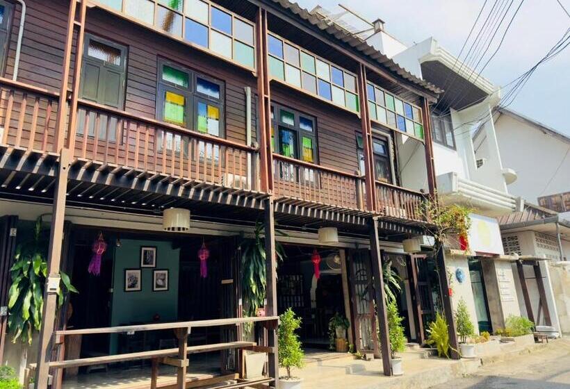 هتل Mi Casa Thaphae Chiang Mai