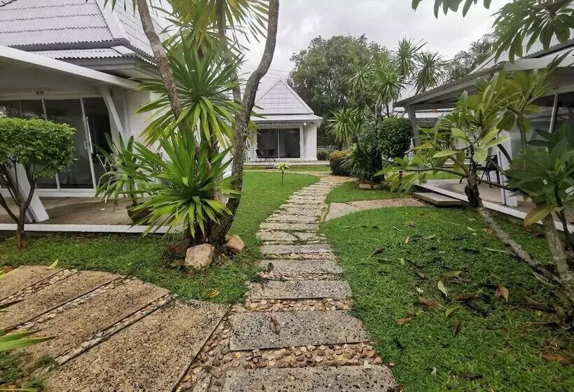هتل Thiptara Resort Adults Only