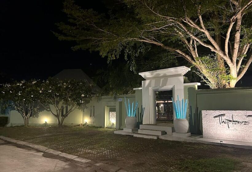 בית מלון כפרי Thiptara Resort Adults Only