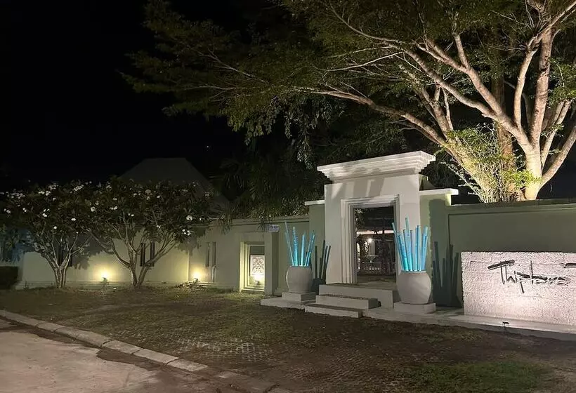 هتل Thiptara Resort Adults Only