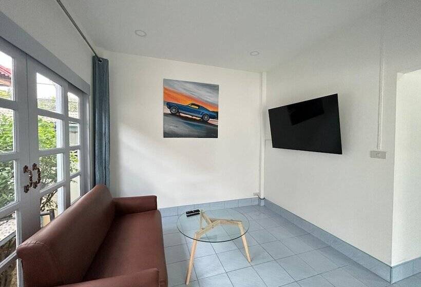 בית מלון כפרי Thiptara Resort Adults Only