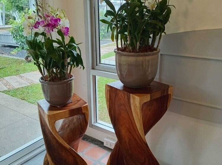 בית מלון כפרי Thiptara Resort Adults Only