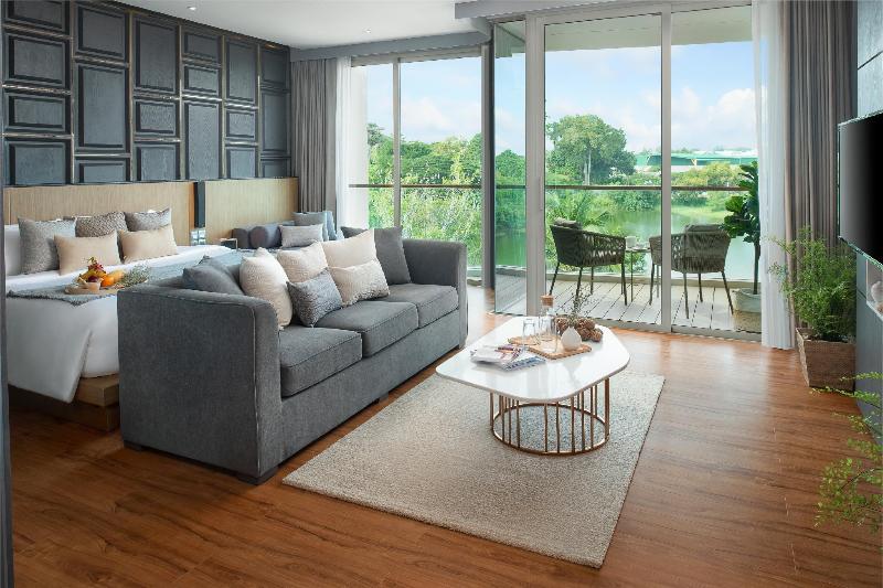 هتل Wyndham Grand Nai Harn Beach Phuket