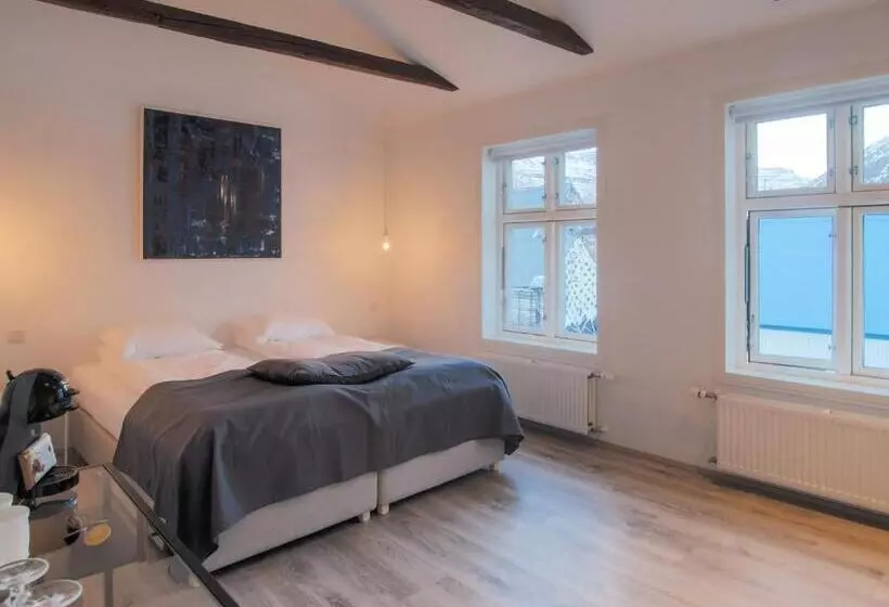 پانسیون Við Lónið Guesthouse