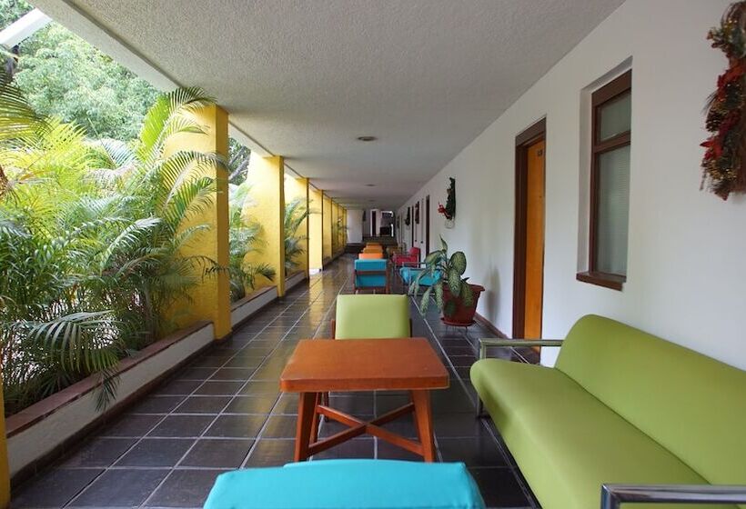 Hotel Bachue Girardot