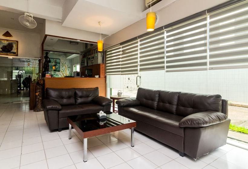 فندق Oyo 1771 Zeke