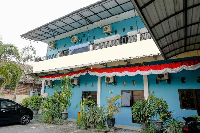 Hotelli Oyo 1784 Hj. Aniek Residence