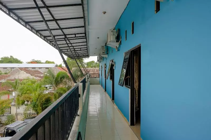 Hotelli Oyo 1784 Hj. Aniek Residence