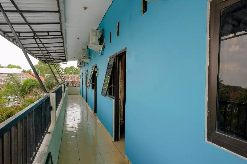 Hotelli Oyo 1784 Hj. Aniek Residence