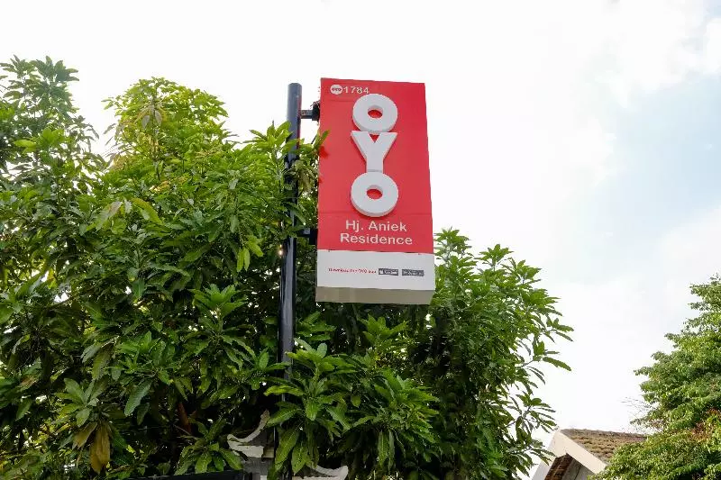 Hotelli Oyo 1784 Hj. Aniek Residence