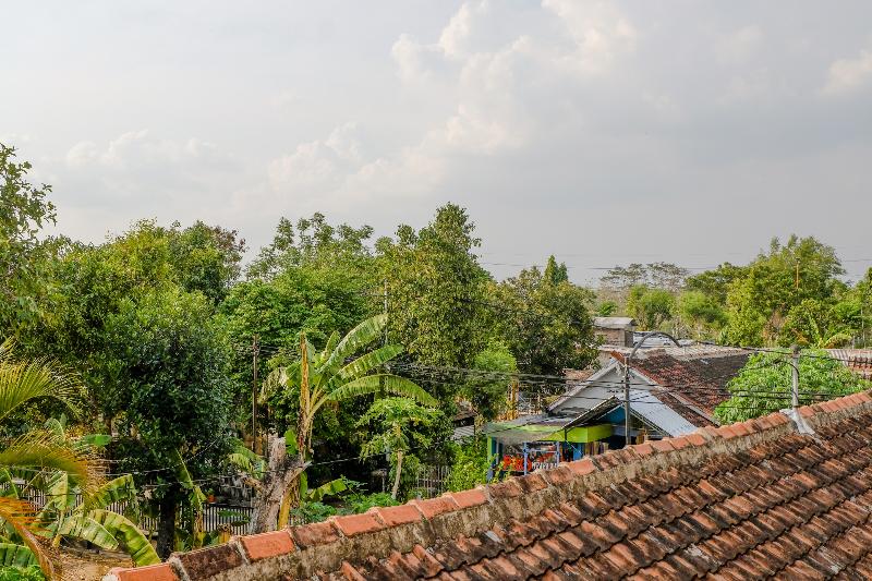 Hotel Oyo 1784 Hj. Aniek Residence