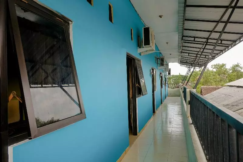 Hotelli Oyo 1784 Hj. Aniek Residence