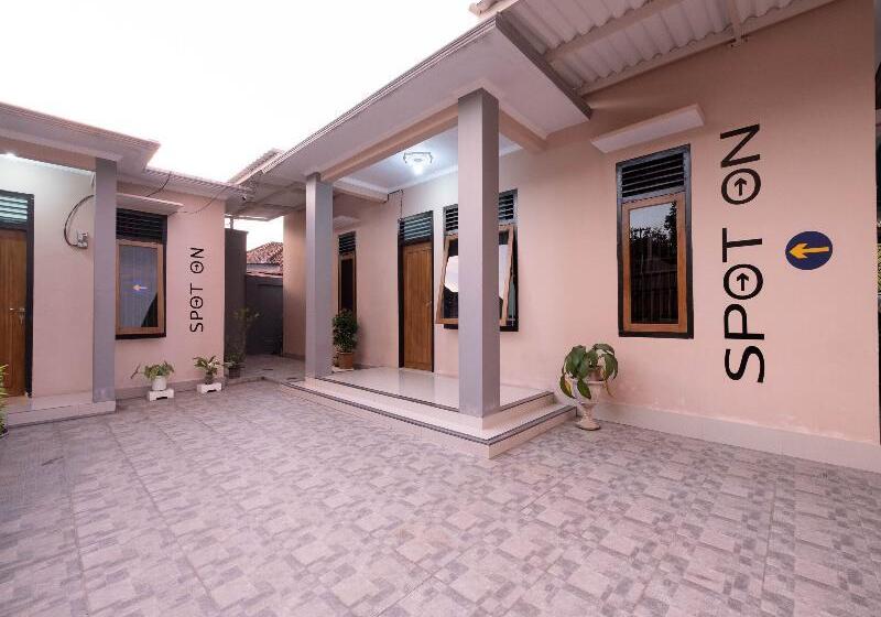 בית מלון כפרי Spot On 1784 Tnc Residence Syariah