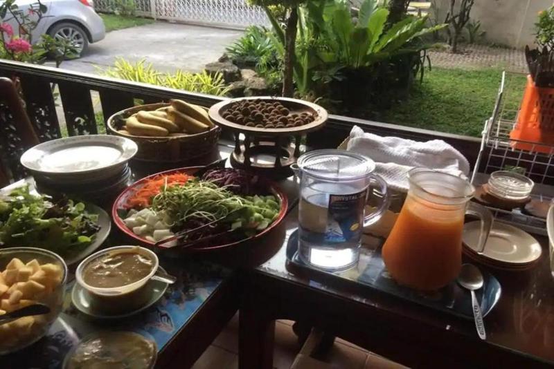 Пансион Little Home Guesthouse