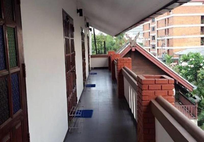 Пансион Little Home Guesthouse