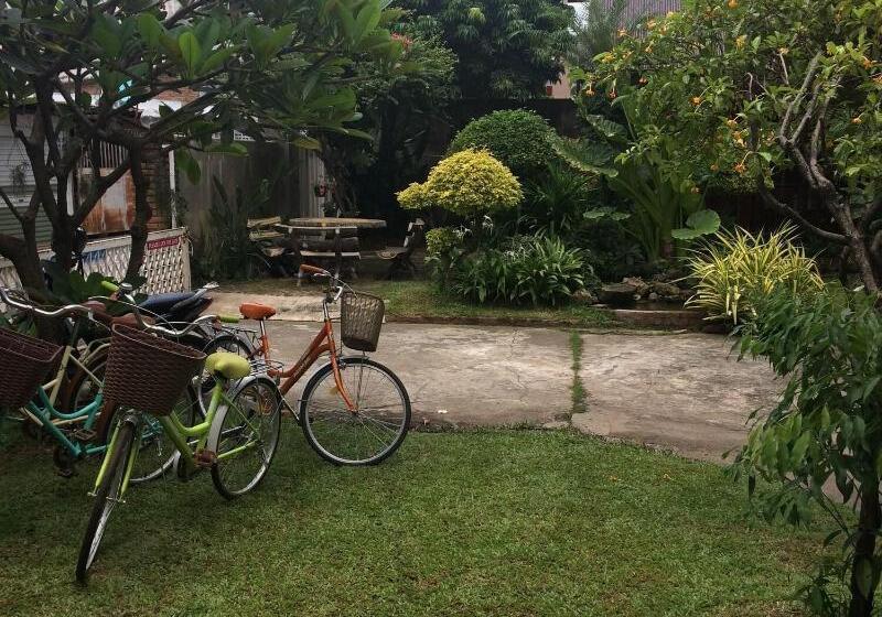 Пансион Little Home Guesthouse