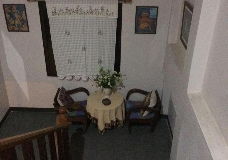 Пансион Little Home Guesthouse