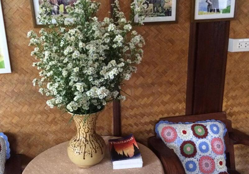 Пансион Little Home Guesthouse