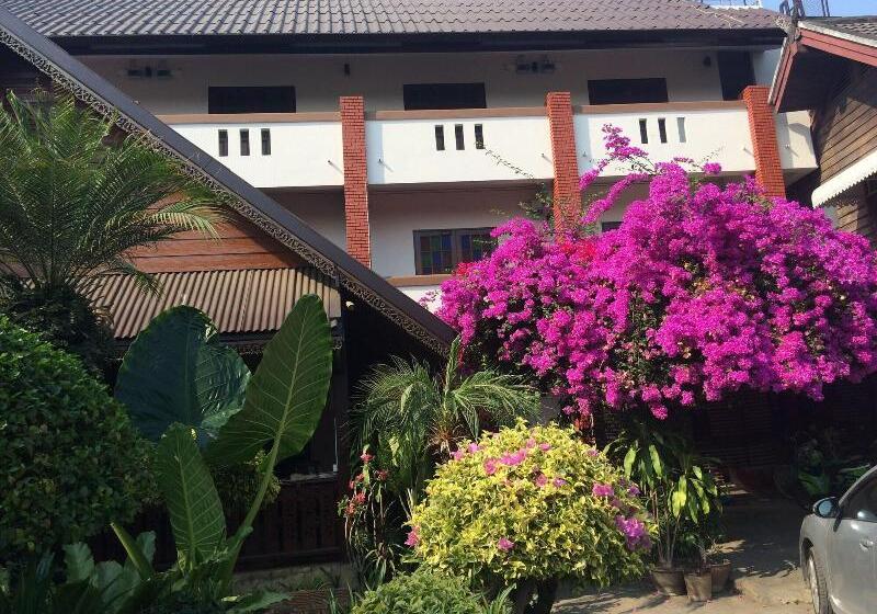 Пансион Little Home Guesthouse