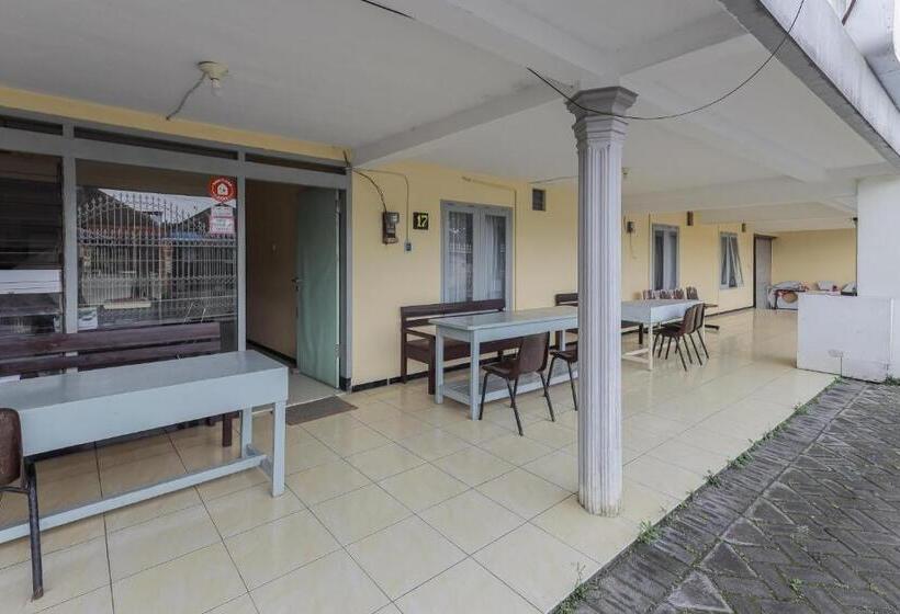 فندق Reddoorz At Cbr Residence Blimbing