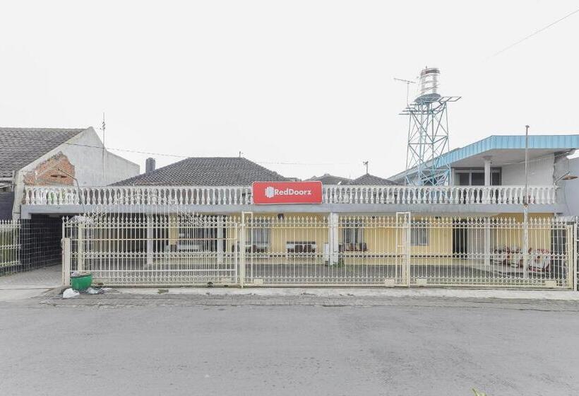 فندق Reddoorz At Cbr Residence Blimbing