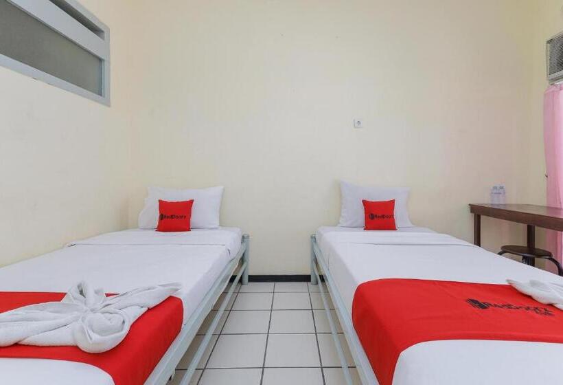 فندق Reddoorz At Cbr Residence Blimbing