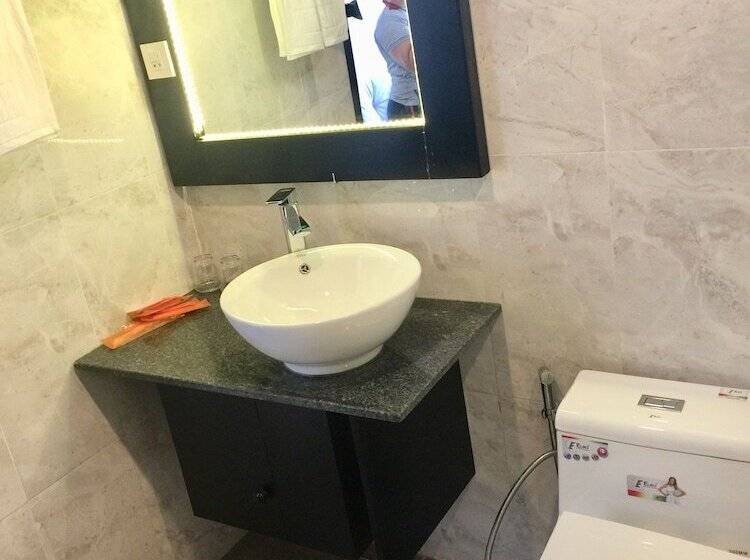 هتل The Hill Resort