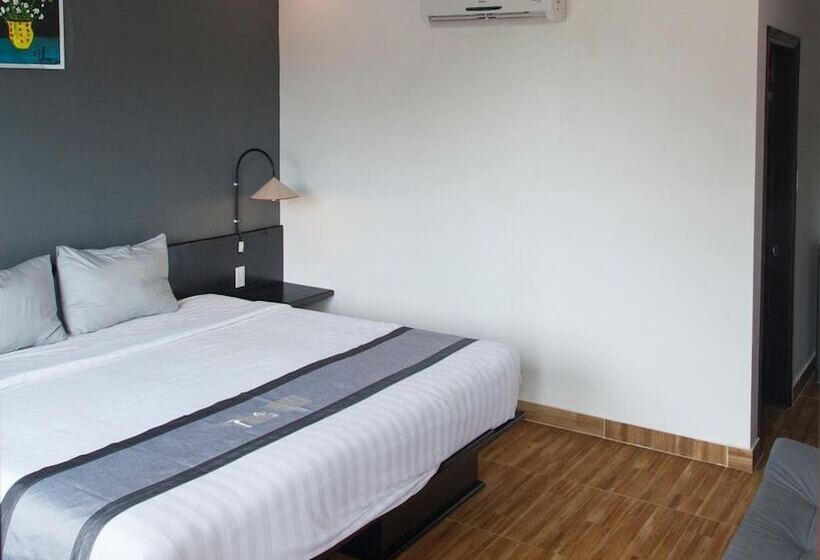 هتل The Hill Resort