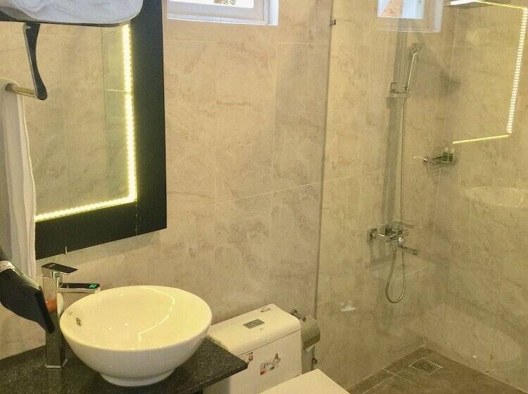 هتل The Hill Resort